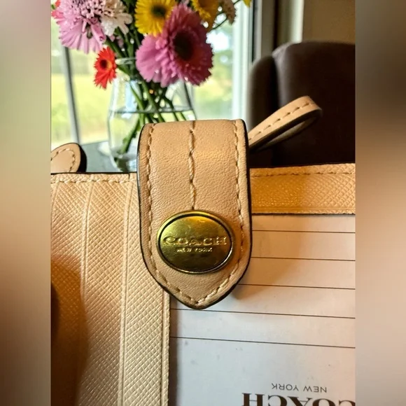 Coach Leather Peyton Tote Bag w/ matching wallet GUC - Picture 12 of 15